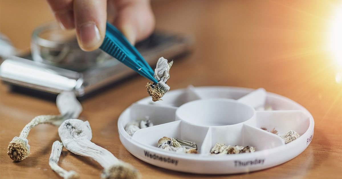Read more about the article Microdosing Psychedelics: What Science Says in 2025